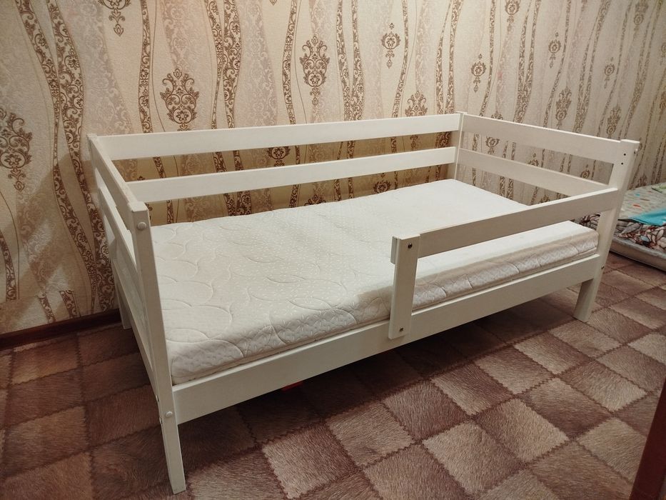 Продам детскую кровать 160*80