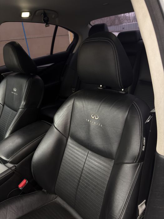 Infiniti Q50 S Hybrid / 375 cai / v6