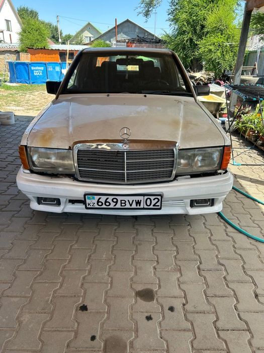 Модаеться мерседес