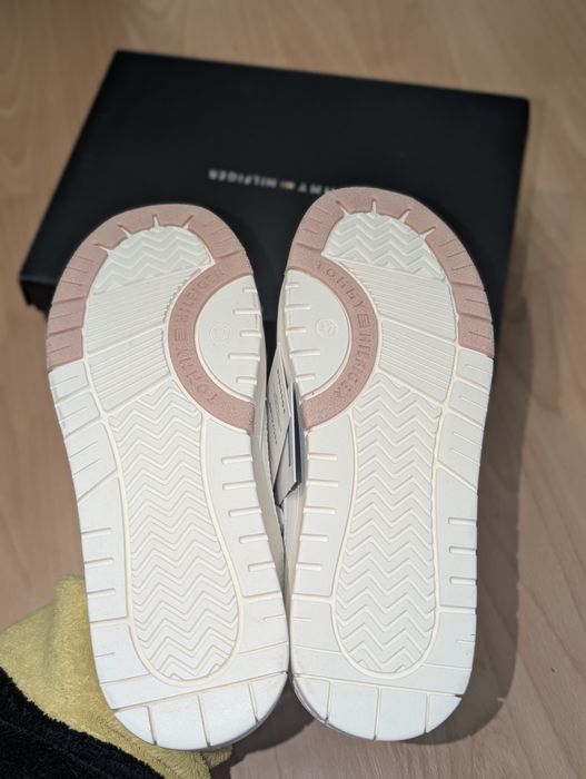 Tommy Hilfiger damă noi