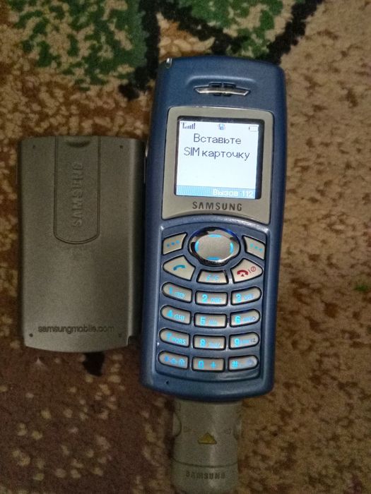 Ретро телефоны Samsung С100, Samsung S400i.