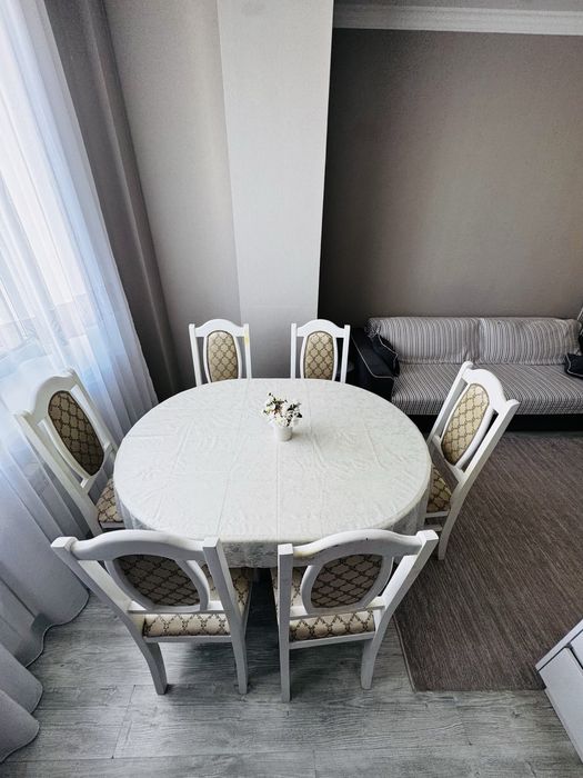 Срочно продам стол и 6 стульев