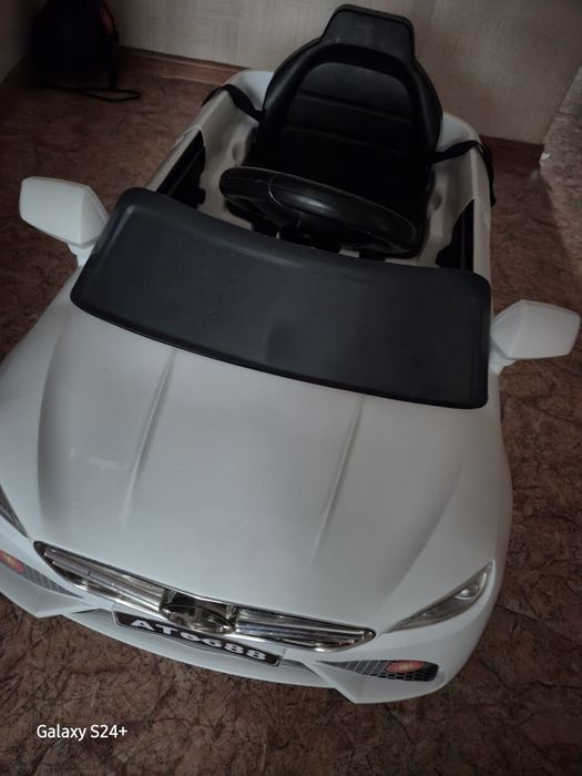 Машина детская на пульте управления