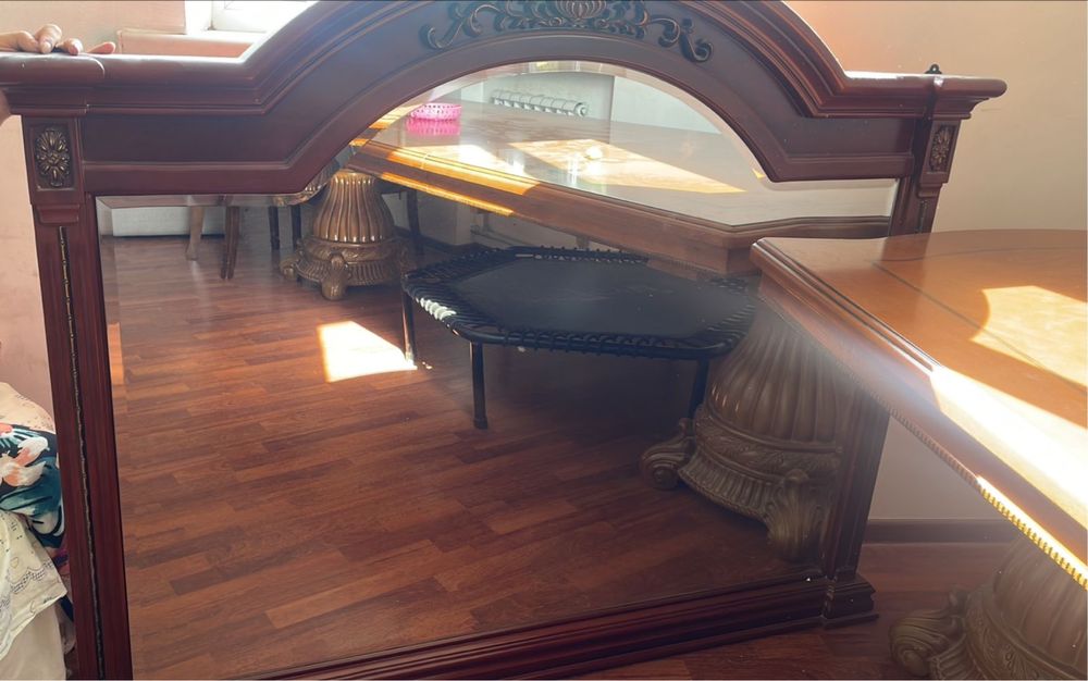 Камод с зеркадом