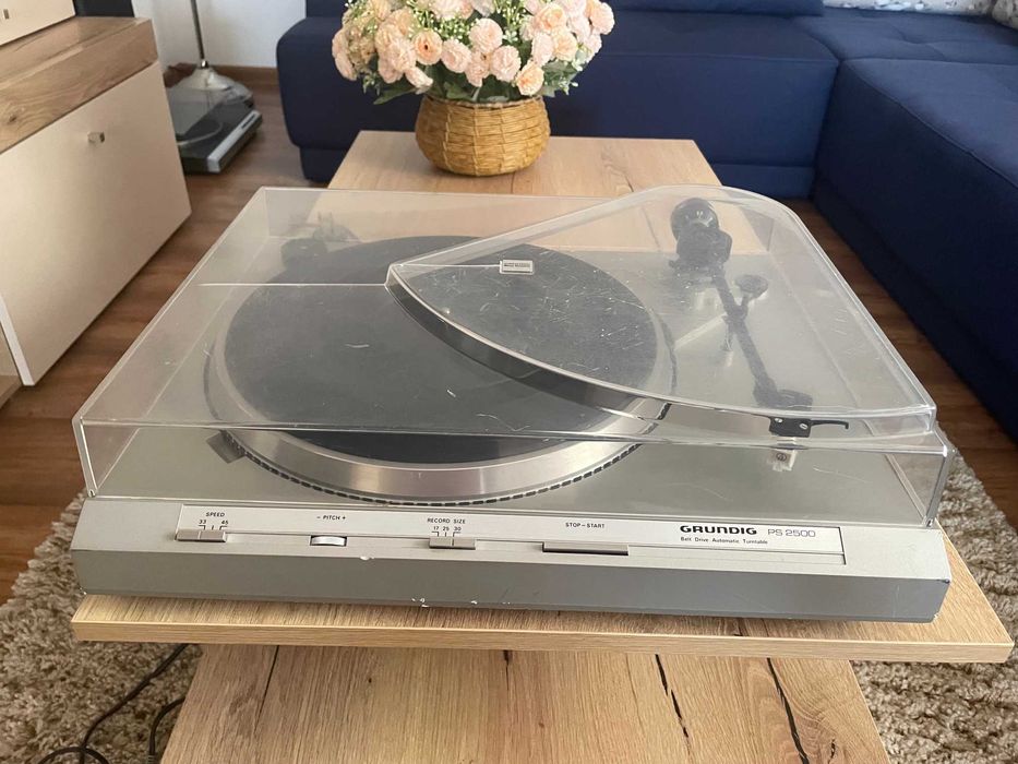Pick-up NEC AUP-5000E, Telefunken HS 800, Grundig PS2500
