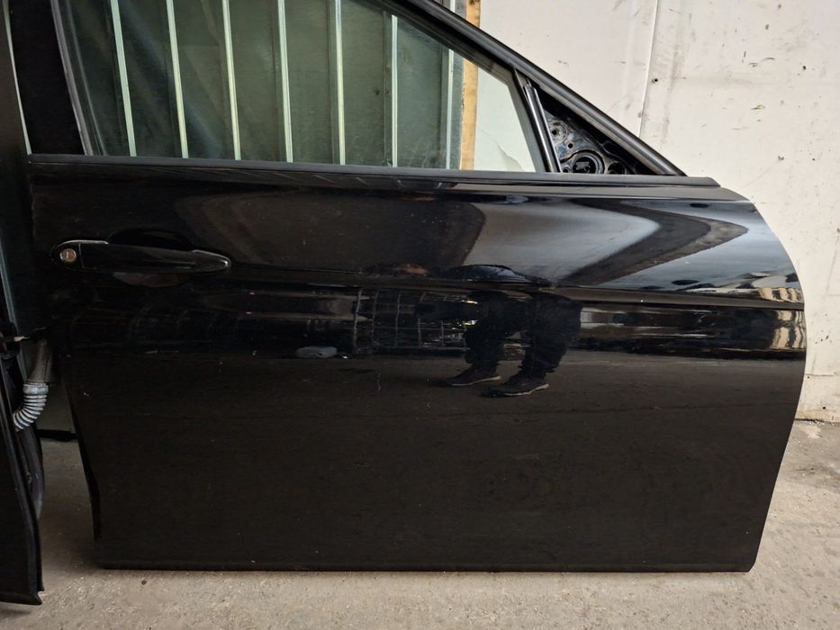 Ușă BMW F30 culoare 668 Schwartz II in stare foarte buna