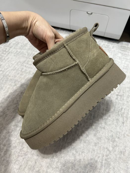 Продам новые угги.