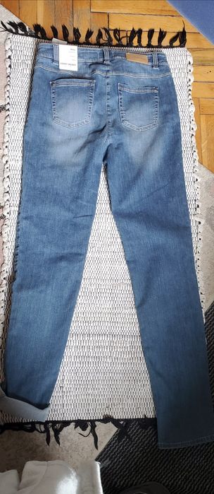 Дънки, тънки и еластични. Чисто нови