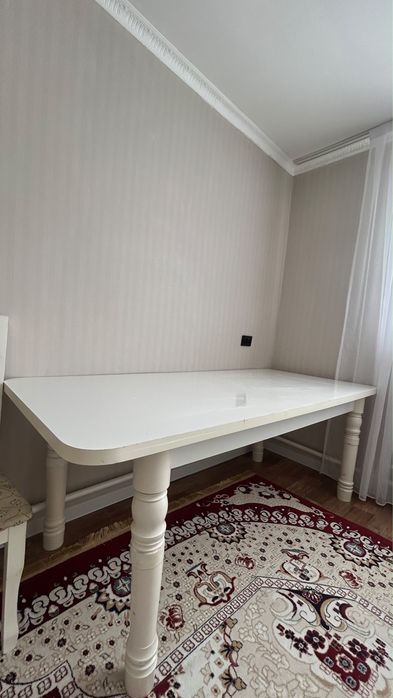 Стол со стульями