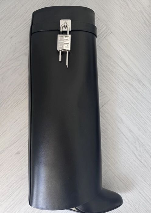 Дамски ботуш G,i,v,enchy