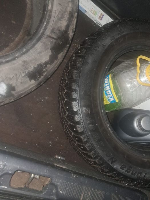 Продам шины в среднем состоянии