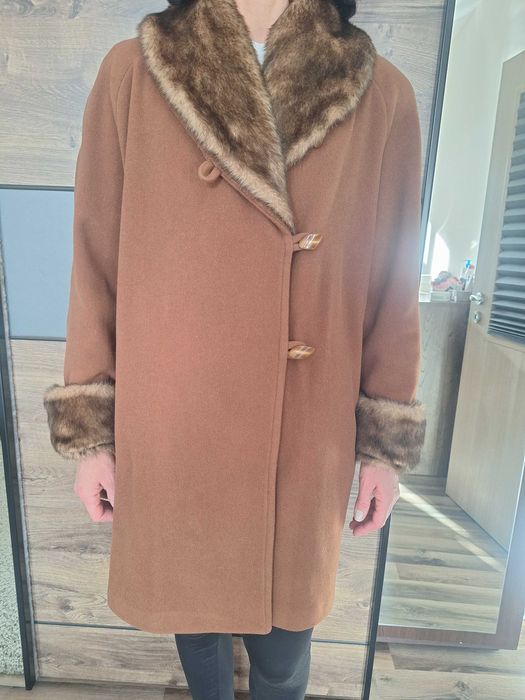 Дамско палто в кафяв цвят