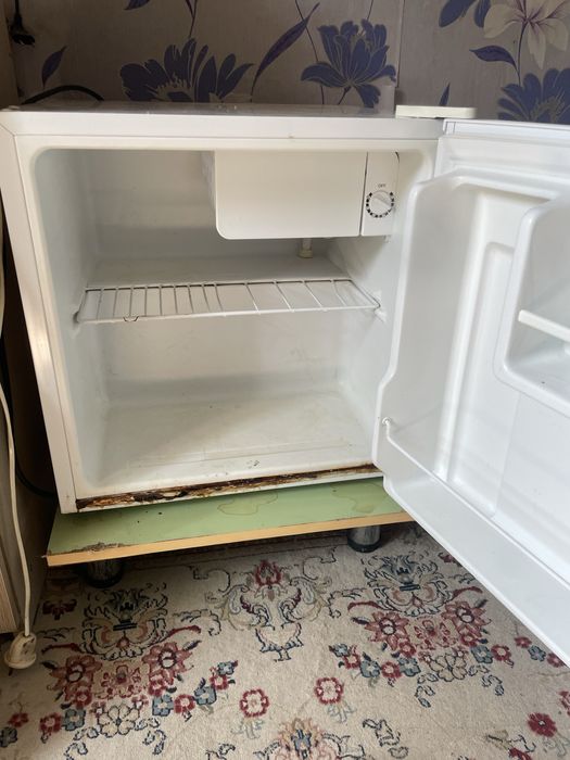 Продам мини холодильник