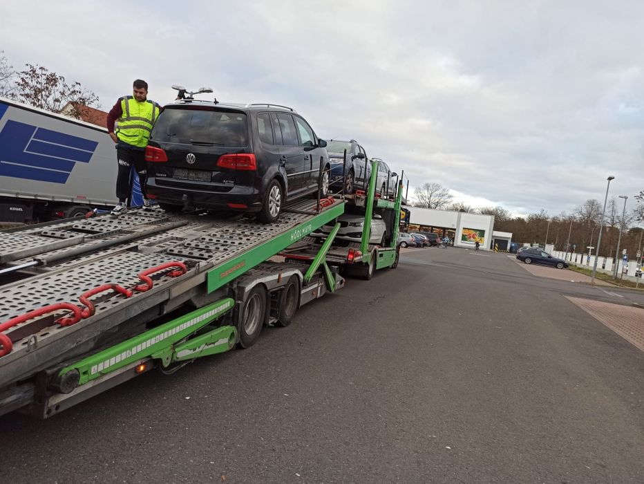 Inchiriez .vand vw sharan 4×4 2l d 7 locuri panoramic.parctronic