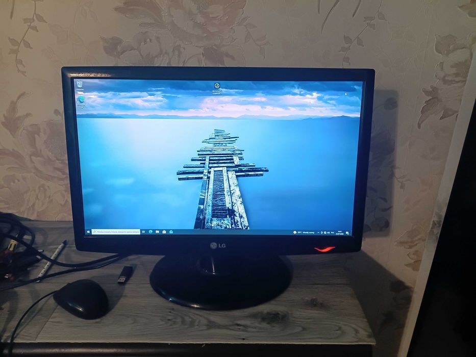 Монитор LG 22" диагональ