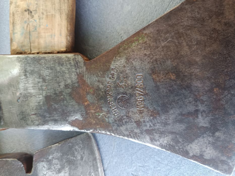 Продавам Стари топори