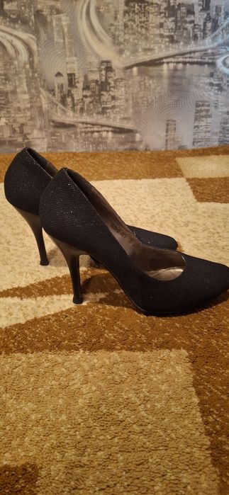 Продам женские туфли