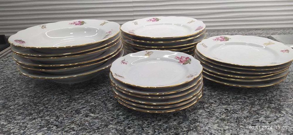 Продаю комплект из 24 тарелок. Новые. Городницкий фарфоровый завод