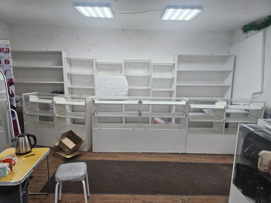 Продам стеллажи, витрины