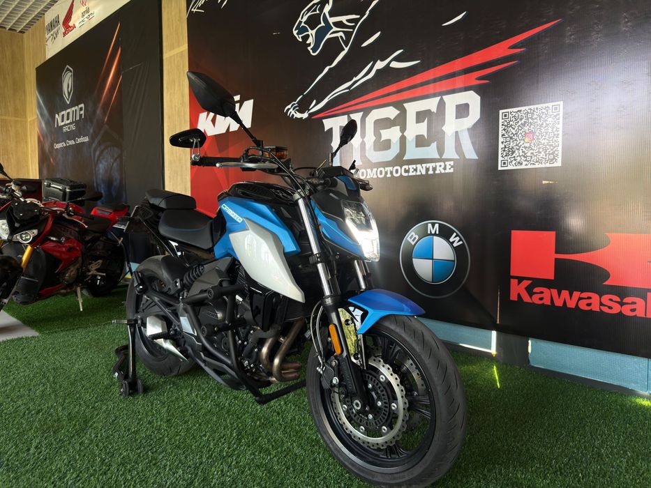 CF Moto 400NK Street