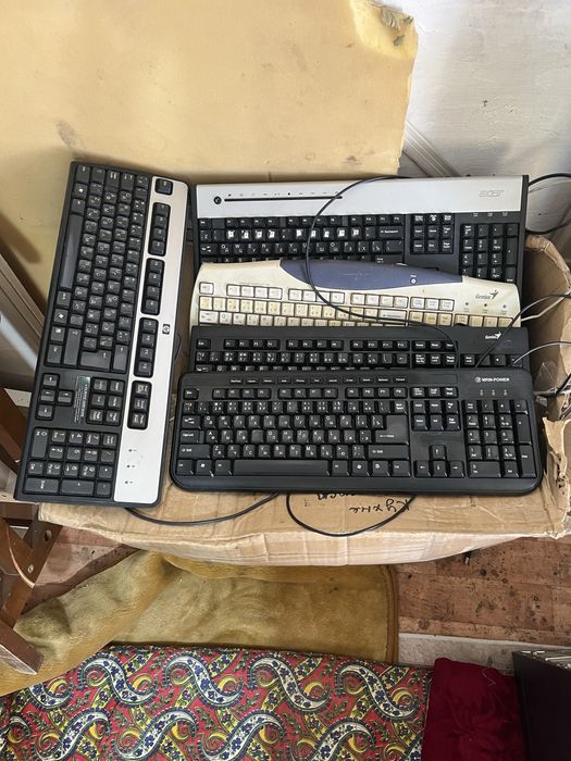 Продам мониторы и клавиатуры