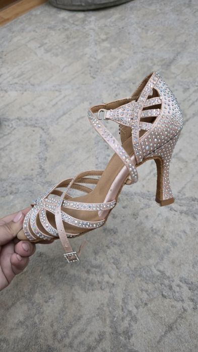 Продам танцевальные туфли