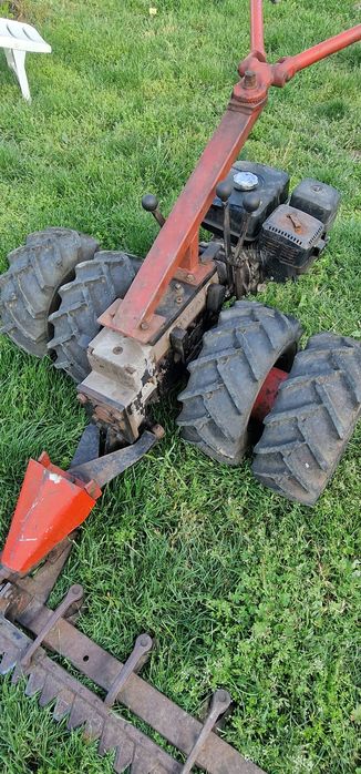Mașina de tuns iarba,lucerna,fin,etc pe benzina cu 4 roti