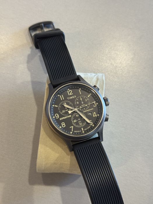 Timex Expedition Capstone Chronograph (black, silicone strap)