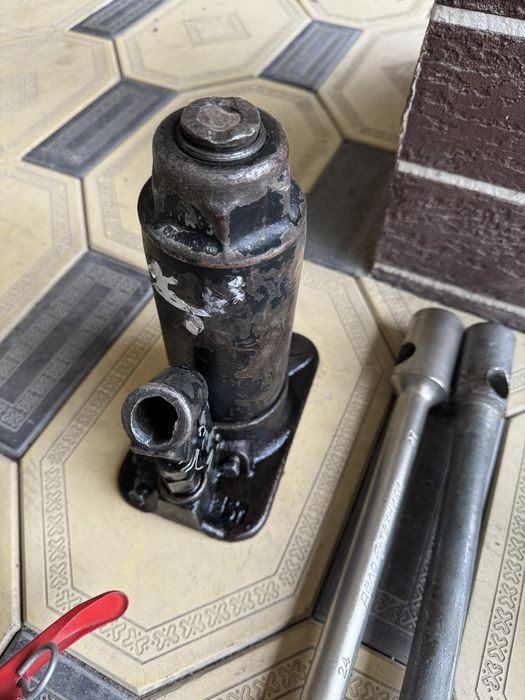 Домкрат на газель и балоный ключ б/у