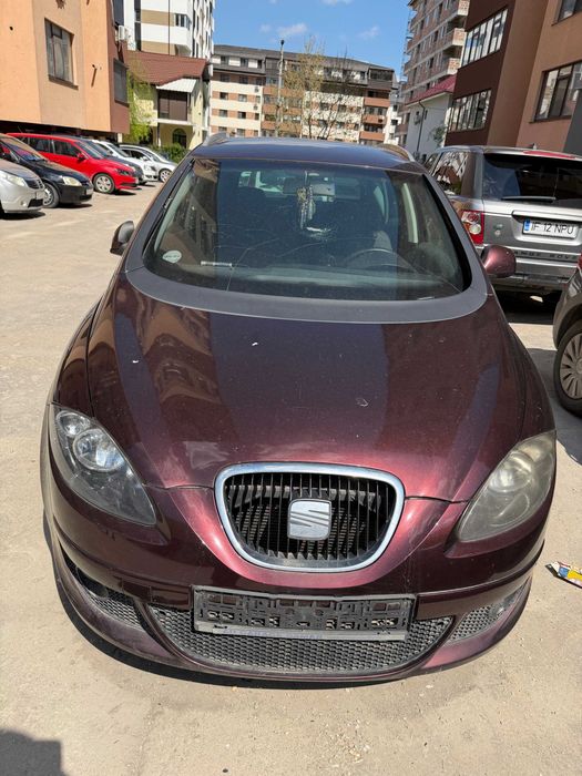 Seat Altea XL , functionala , culoare visiniu speciala