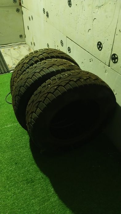 Шина шипованная б/у
