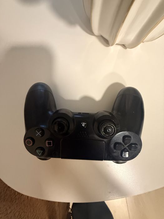 ОРИГИНАЛ Продавам джостик от плаистейшен4