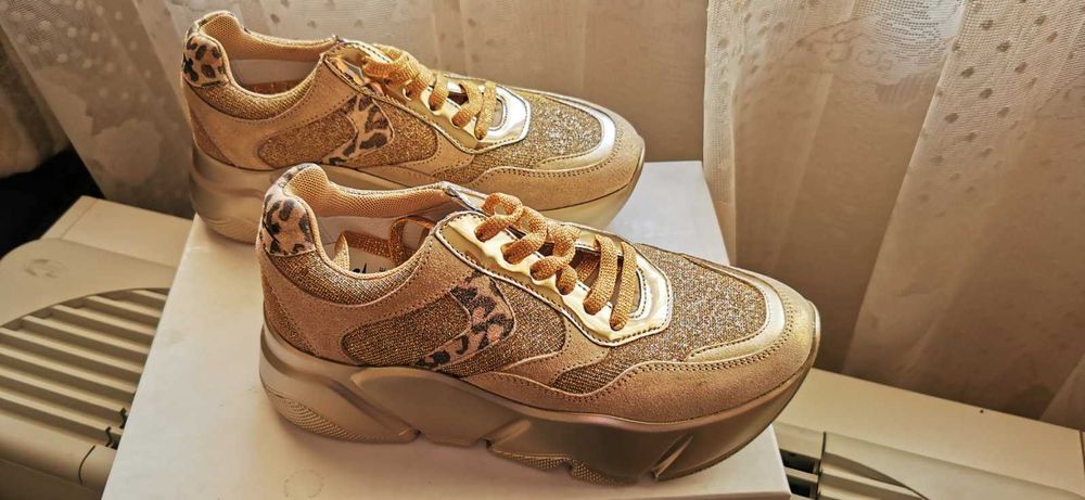 Оригинални маркови дамски маратонки/ сникърси VOILE BLANCHE - 36 номер