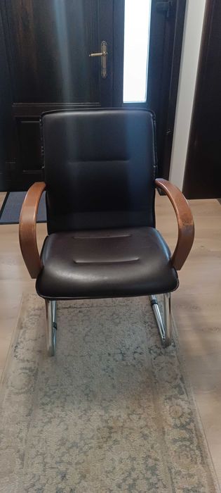 Scaun pentru birou, din piele ecologică