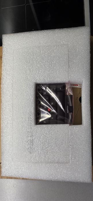 Продавам чисто нова клавиатура за лаптоп Lenovo Thinkpad