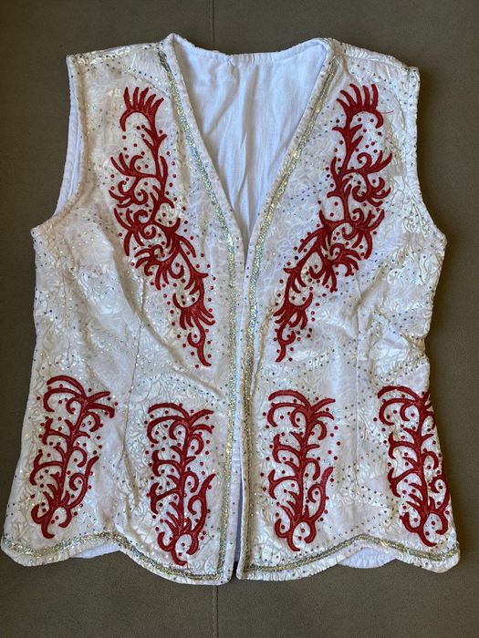 Продаётся национальные жилеты