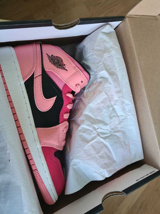 Jordan 1 Coral Chalk (Pink/Розови) 36