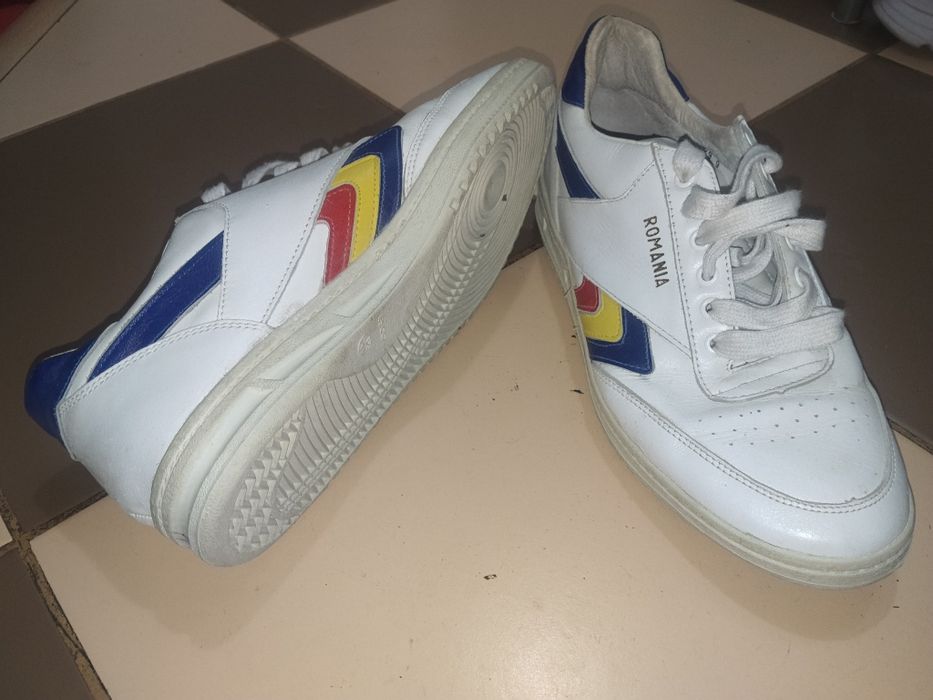 Adidași    piele