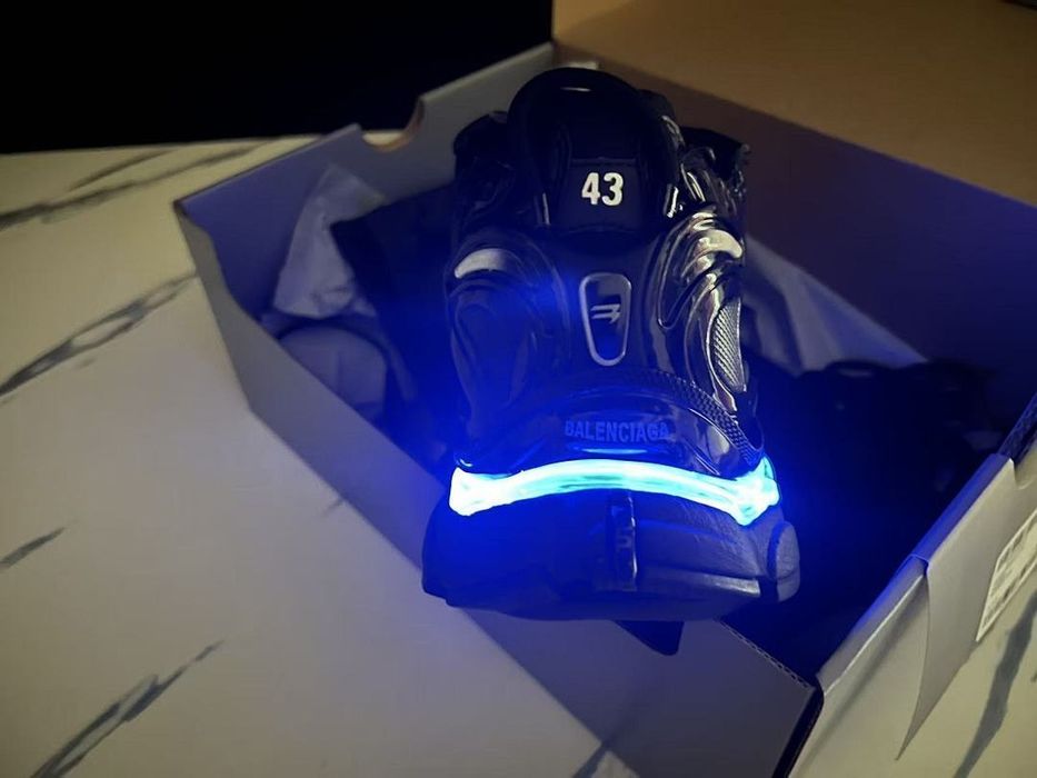 Balenciaga Runner / Led