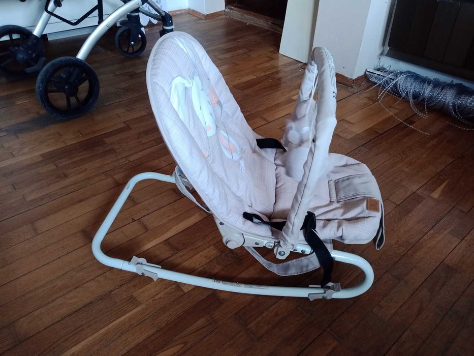 Бебешки шезлонг - люлеещ се стол - бебешка люлка