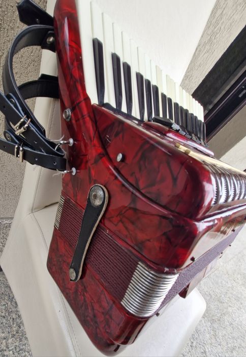 Acordeon  Parrot 80 basi  roșu sidefat