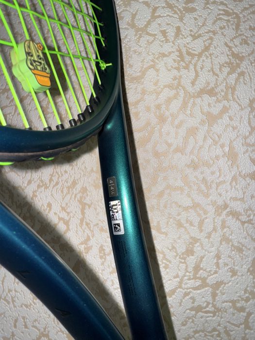 Wilson blade 100 v9 300g [size 4]