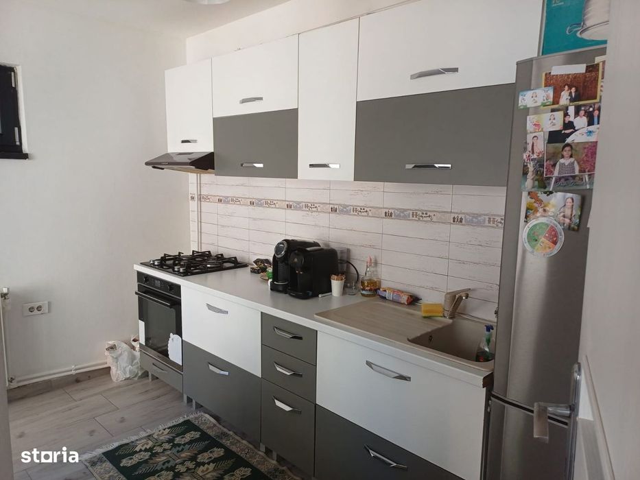 Apartament De Vânzare cu 3 Camere+ curte zona București-noi sec.1