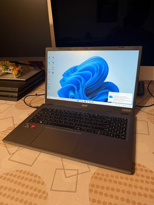 Laptop Acer Extensa 15 EX215-24 r AMD Ryzen 3 7320U, 15.6'', Full HD, IPS, 8GB LPDDR5 RAM, 512GB SSD Windows 11