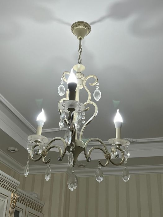 Люстра с трема лампочками