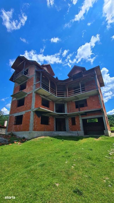 Pensiune de vânzare în comuna Corbeni, Județ Argeș.