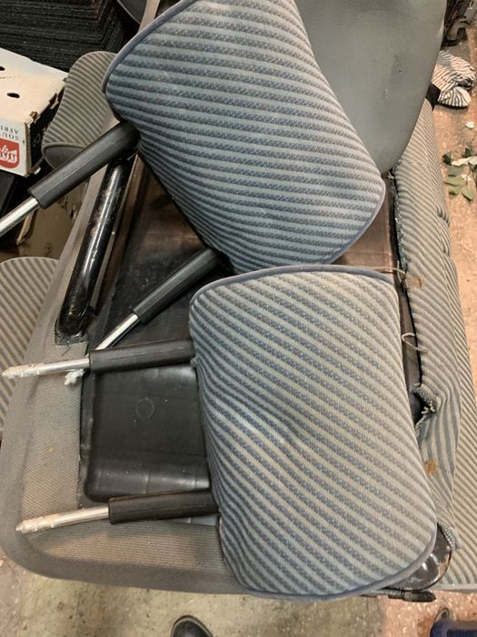 Vand doua banchete de caravelle