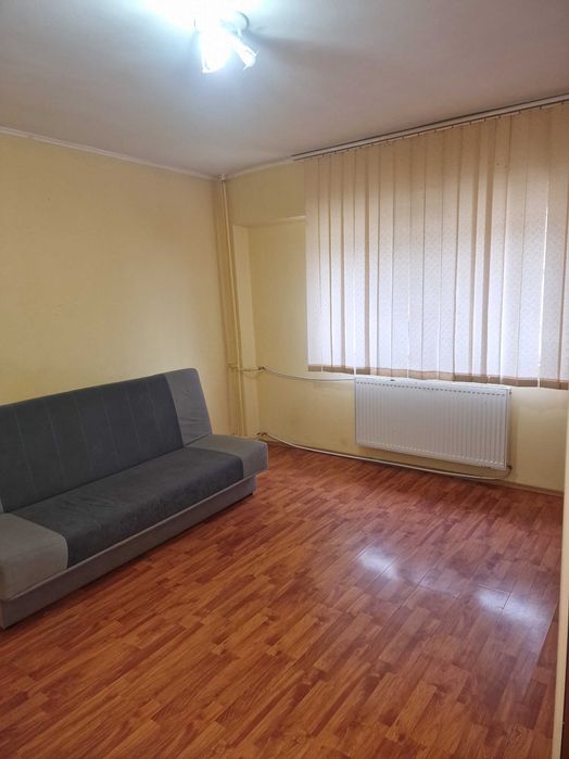 Închiriez garsoniera