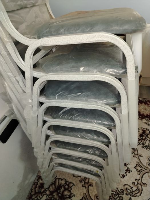 Parta va stul, yangi