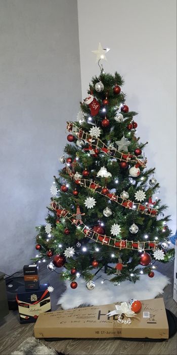 Brad artificial de Craciun de 180 cm!